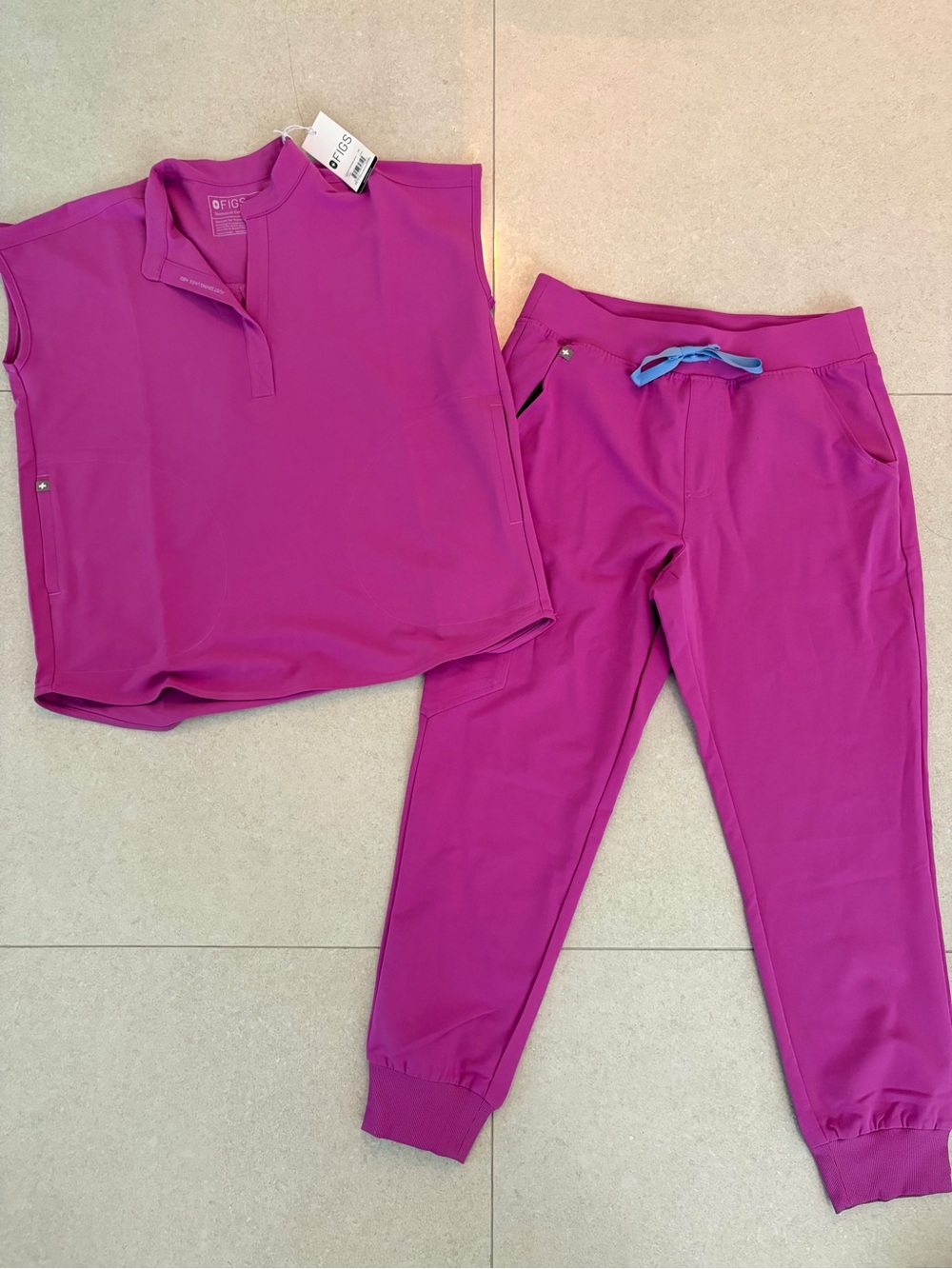 Figs Ultraberry Jogger Scrub Set